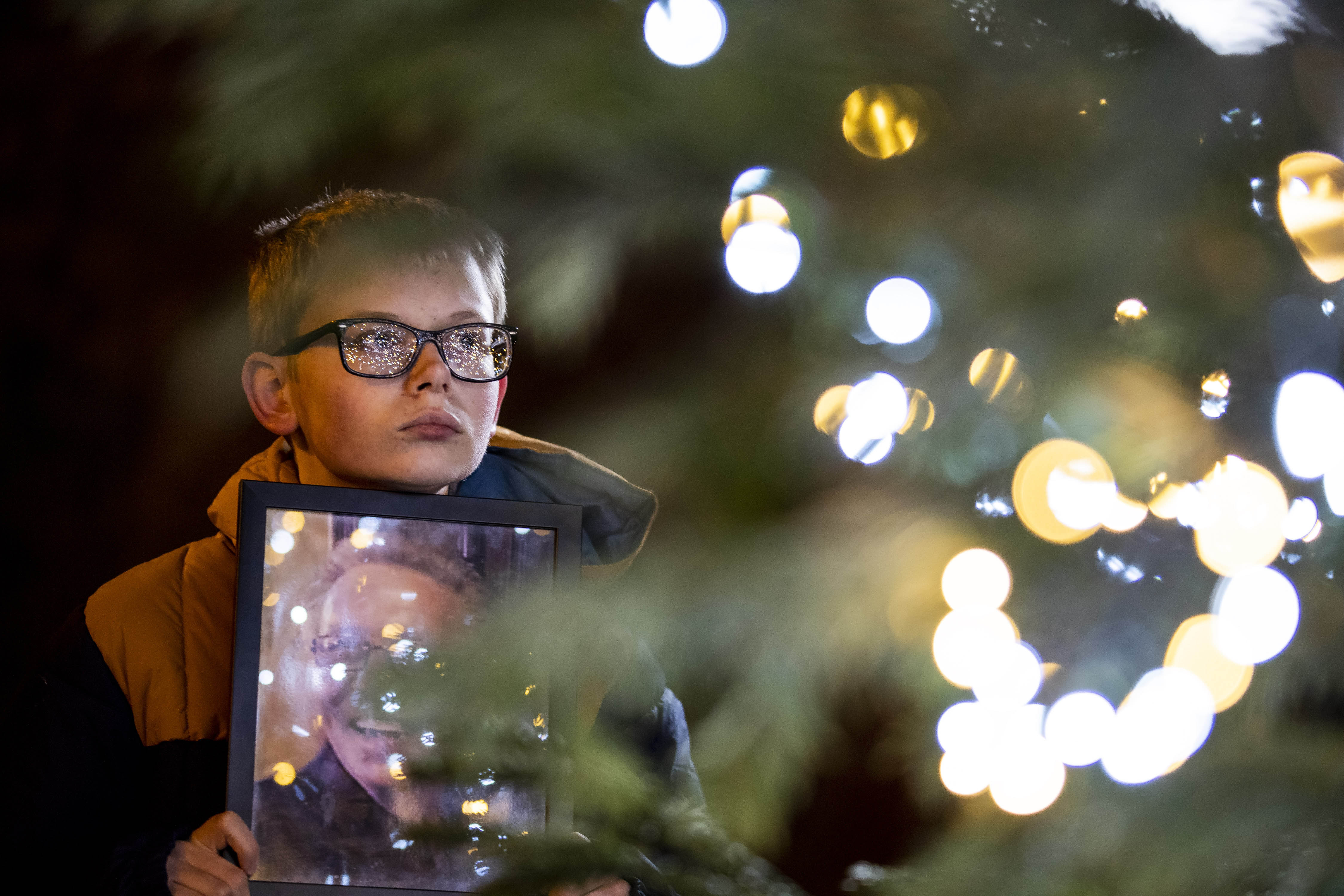 Christmas tree light up 2020